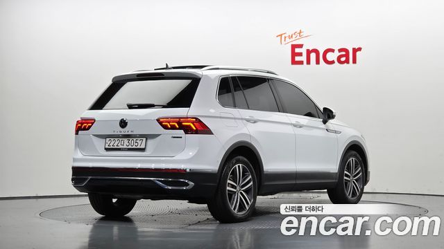 Volkswagen Tiguan 2021 — photo 2