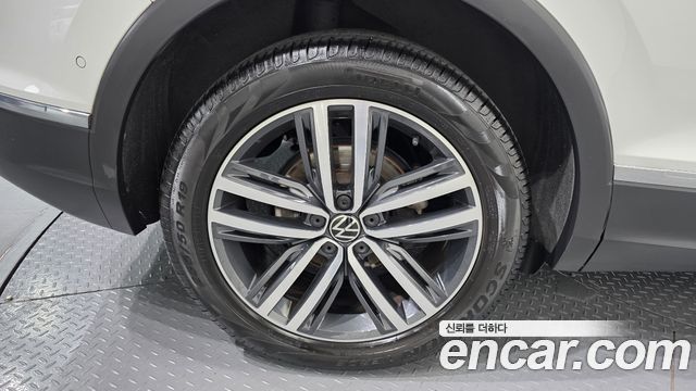 Volkswagen Tiguan 2021 — photo 5