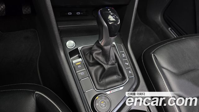 Volkswagen Tiguan 2021 — photo 12