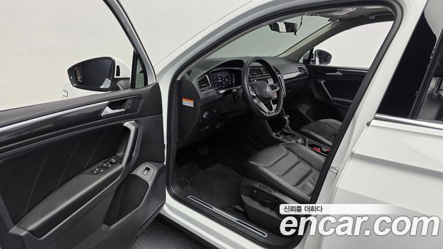 Volkswagen Tiguan 2021 — photo 13