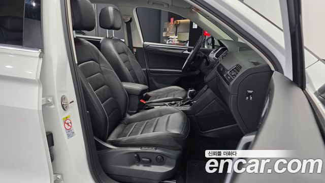 Volkswagen Tiguan 2021 — photo 17