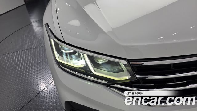 Volkswagen Tiguan 2021 — photo 8
