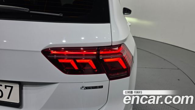 Volkswagen Tiguan 2021 — photo 9