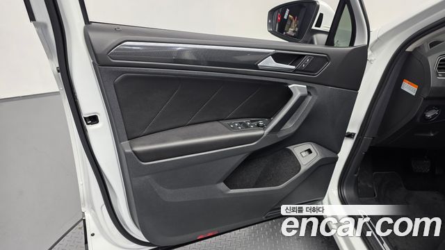 Volkswagen Tiguan 2021 — photo 14