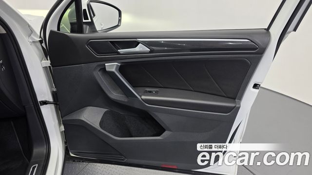 Volkswagen Tiguan 2021 — photo 15
