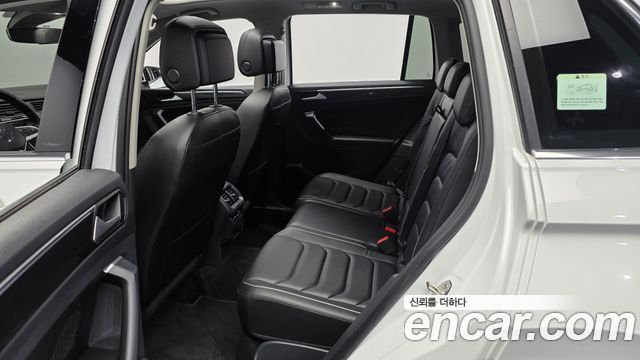Volkswagen Tiguan 2021 — photo 16