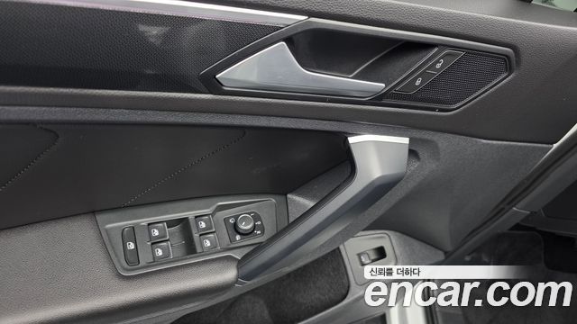 Volkswagen Tiguan 2021 — photo 30