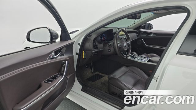 Kia Stinger 2018 — photo 10