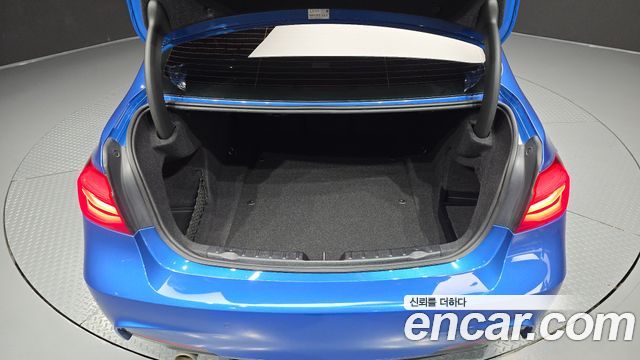 BMW 3-Series 2017 — photo 35