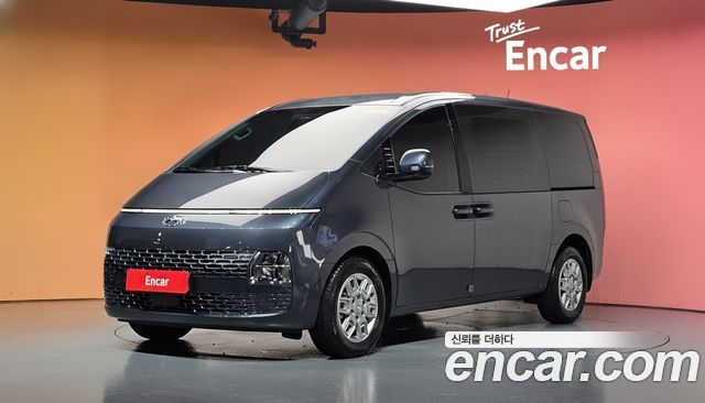 Hyundai Staria 2024 — photo 1