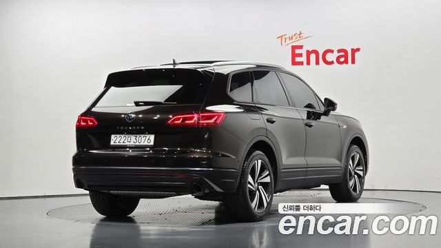 Volkswagen Touareg 2023 — photo 2