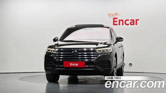 Volkswagen Touareg 2023 — photo 3