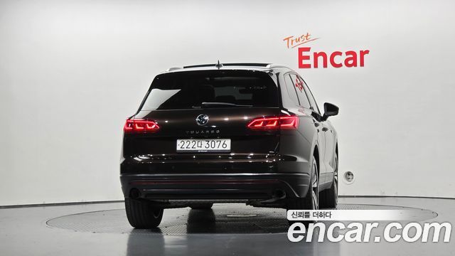 Volkswagen Touareg 2023 — photo 4