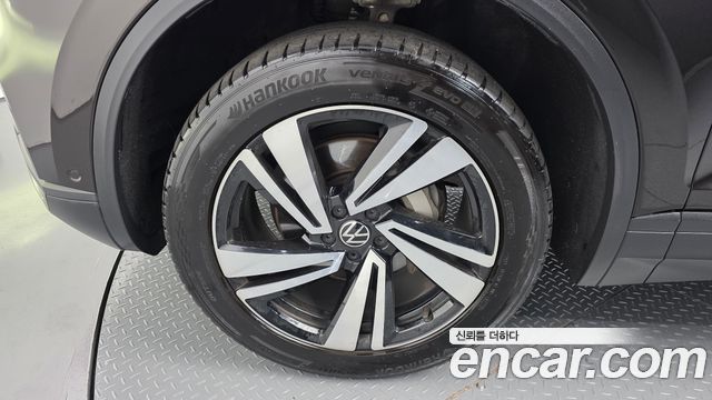 Volkswagen Touareg 2023 — photo 5