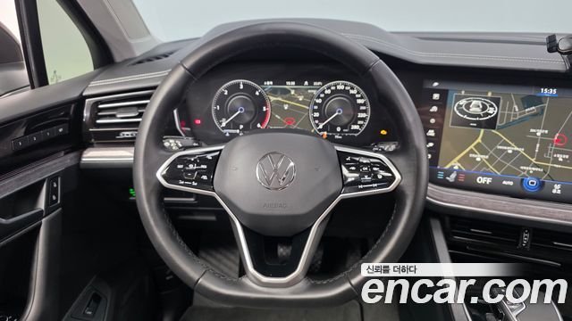 Volkswagen Touareg 2023 — photo 19