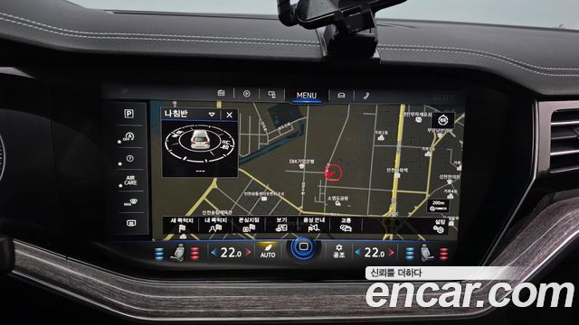 Volkswagen Touareg 2023 — photo 20