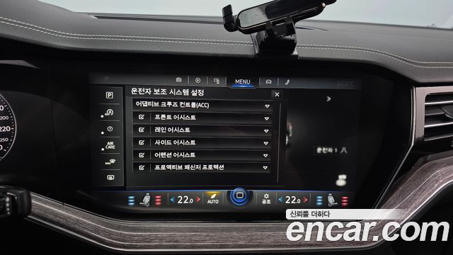 Volkswagen Touareg 2023 — photo 22