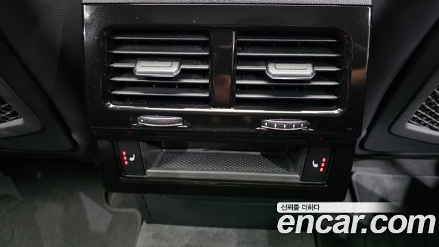 Volkswagen Touareg 2023 — photo 24