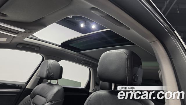 Volkswagen Touareg 2023 — photo 25