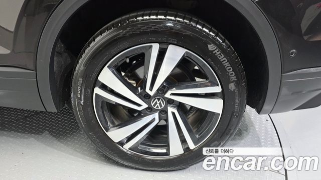 Volkswagen Touareg 2023 — photo 7