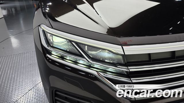 Volkswagen Touareg 2023 — photo 8