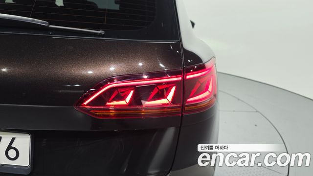 Volkswagen Touareg 2023 — photo 9