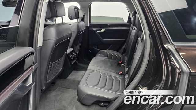 Volkswagen Touareg 2023 — photo 16