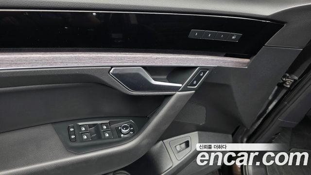 Volkswagen Touareg 2023 — photo 30