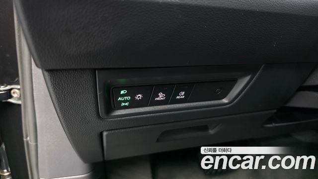 Volkswagen Touareg 2023 — photo 31