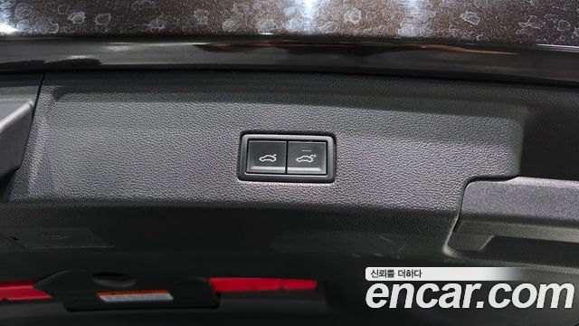 Volkswagen Touareg 2023 — photo 33