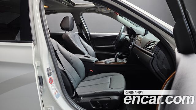 BMW 3-Series 2015 — photo 11