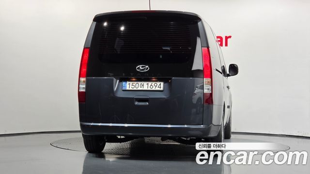 Hyundai Staria 2023 — photo 4