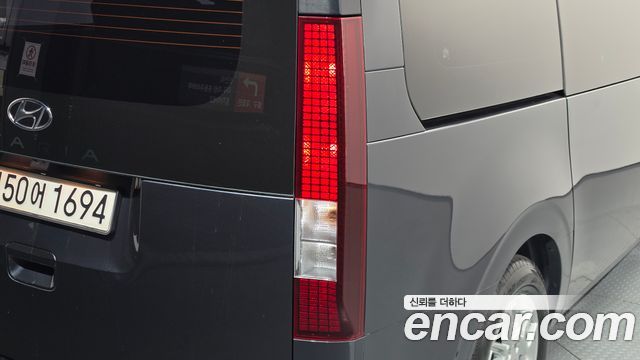 Hyundai Staria 2023 — photo 9
