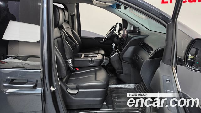 Hyundai Staria 2023 — photo 16