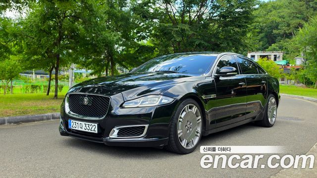 Jaguar XJ 2018 — photo 1