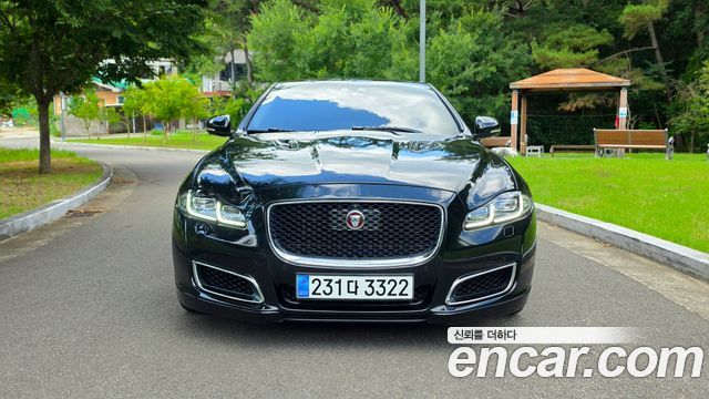 Jaguar XJ 2018 — photo 2