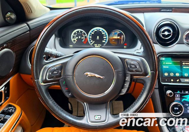 Jaguar XJ 2018 — photo 10