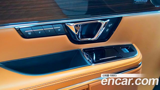 Jaguar XJ 2018 — photo 19