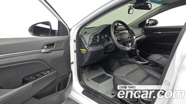 Hyundai AVANTE 2020 — photo 13