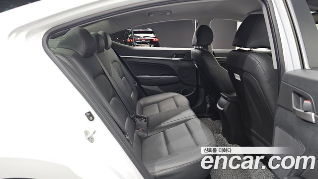 Hyundai AVANTE 2020 — photo 17
