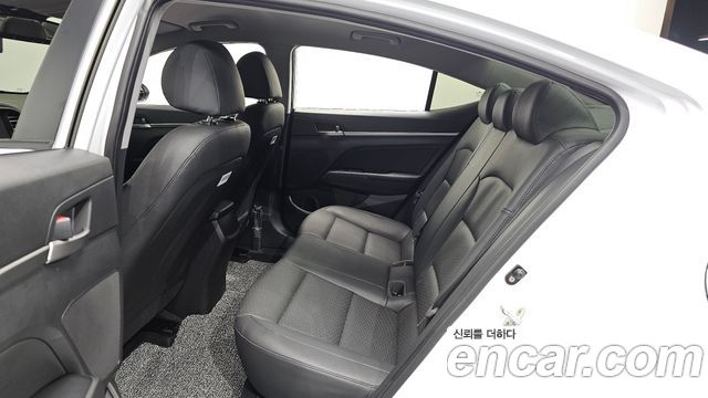 Hyundai AVANTE 2020 — photo 18