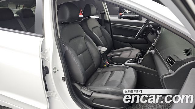 Hyundai AVANTE 2020 — photo 16