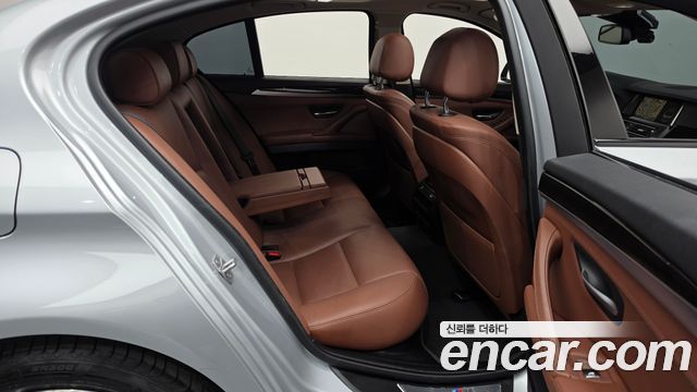BMW 5-Series 2016 — photo 12