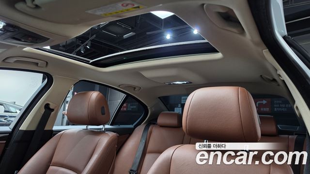 BMW 5-Series 2016 — photo 19