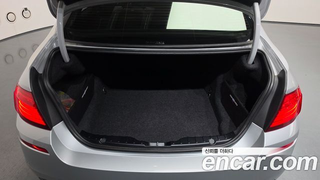 BMW 5-Series 2016 — photo 20