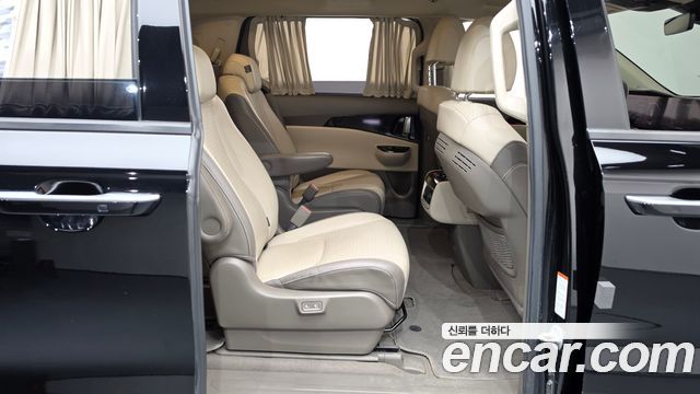 Kia Canival 2021 — photo 17