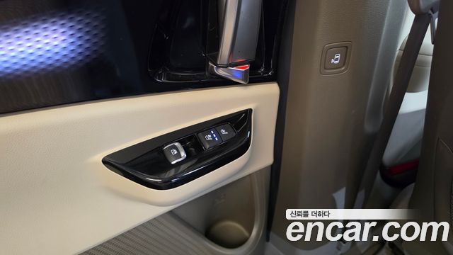 Kia Canival 2021 — photo 25