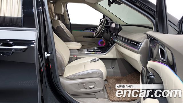 Kia Canival 2021 — photo 16