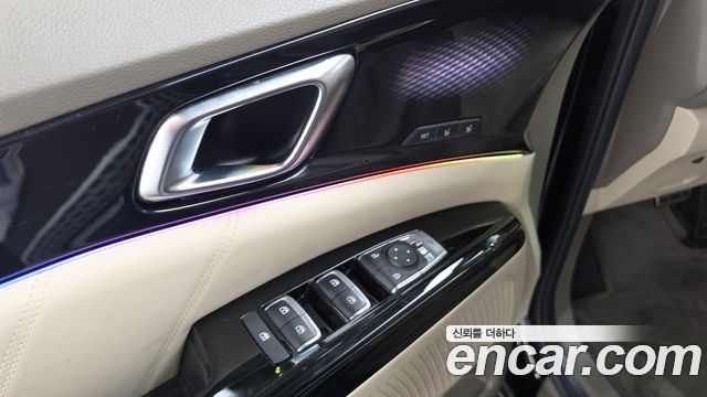 Kia Canival 2021 — photo 28