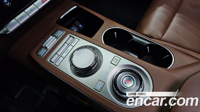 Genesis GV70 2023 — photo 9